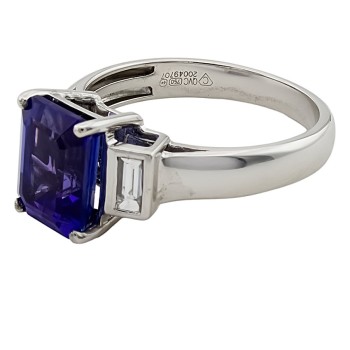 18ct white gold Tanzanite/Diamond Ring size M